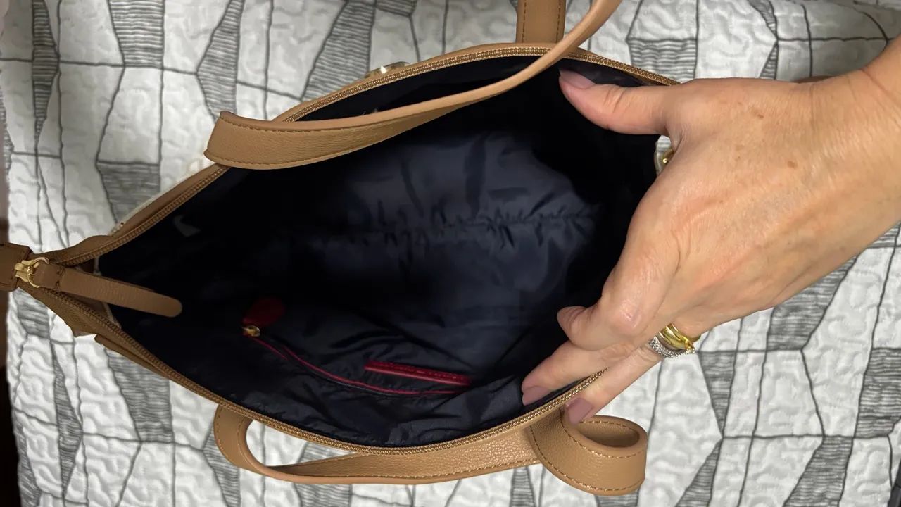 Bolsa Tommy Hilfiger nova no plástico  - Foto 3