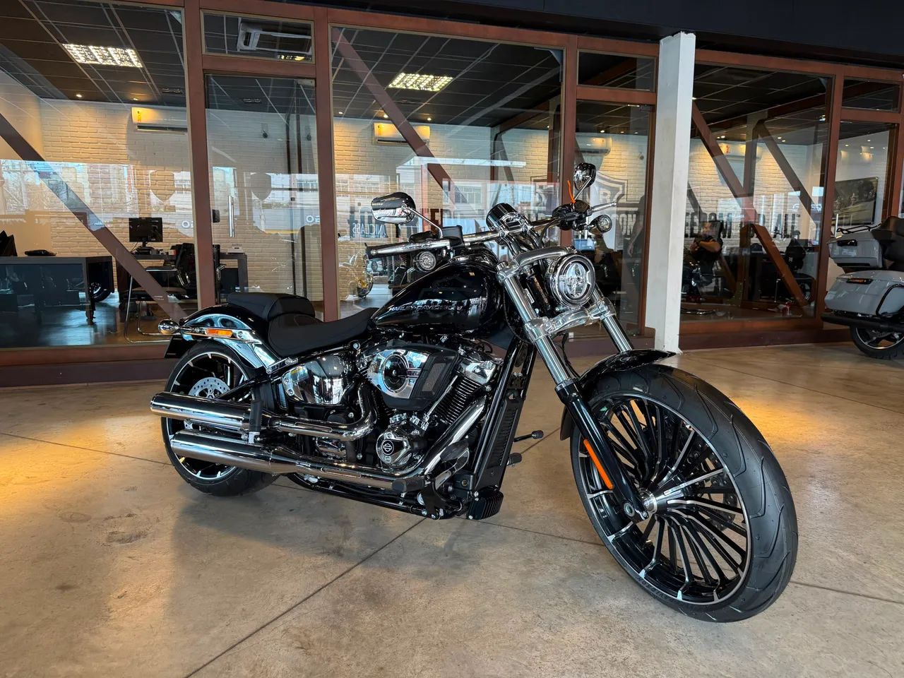 Harley-Davidson Breakout 2026