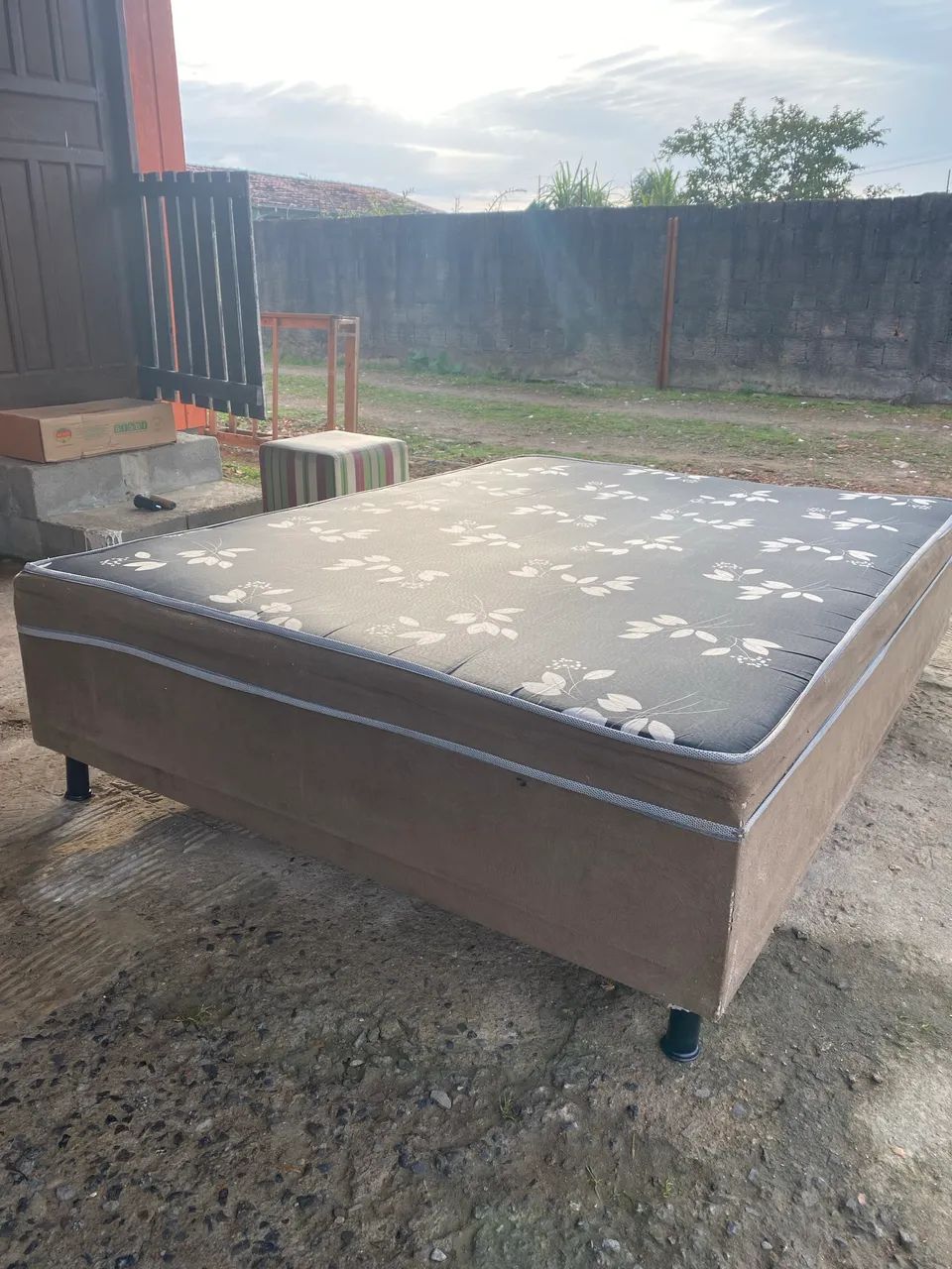 Vendo cama de casal conjugada em excelente estado  - Foto 3