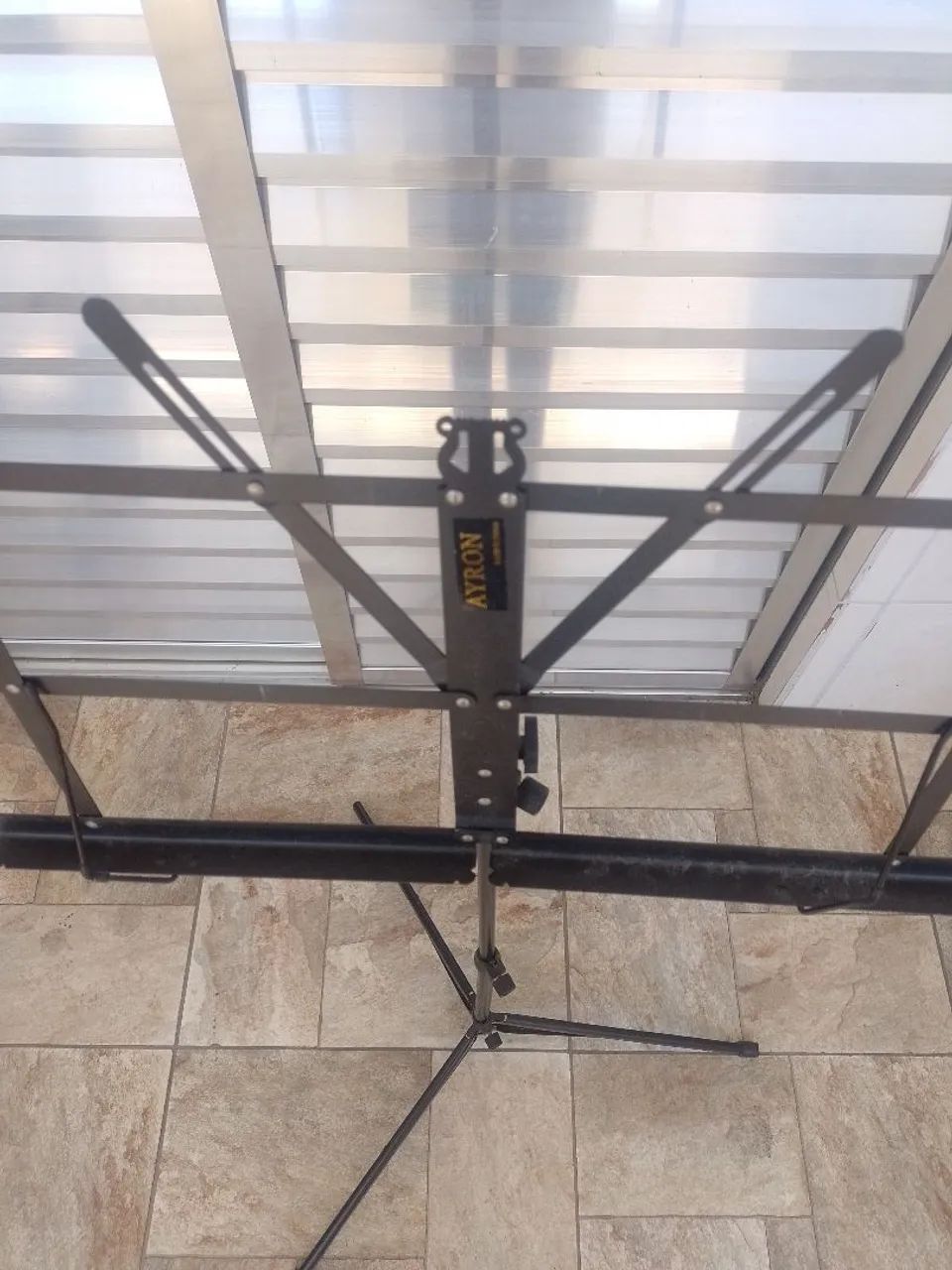 Pedestal Para partituras Ayron R$60,00