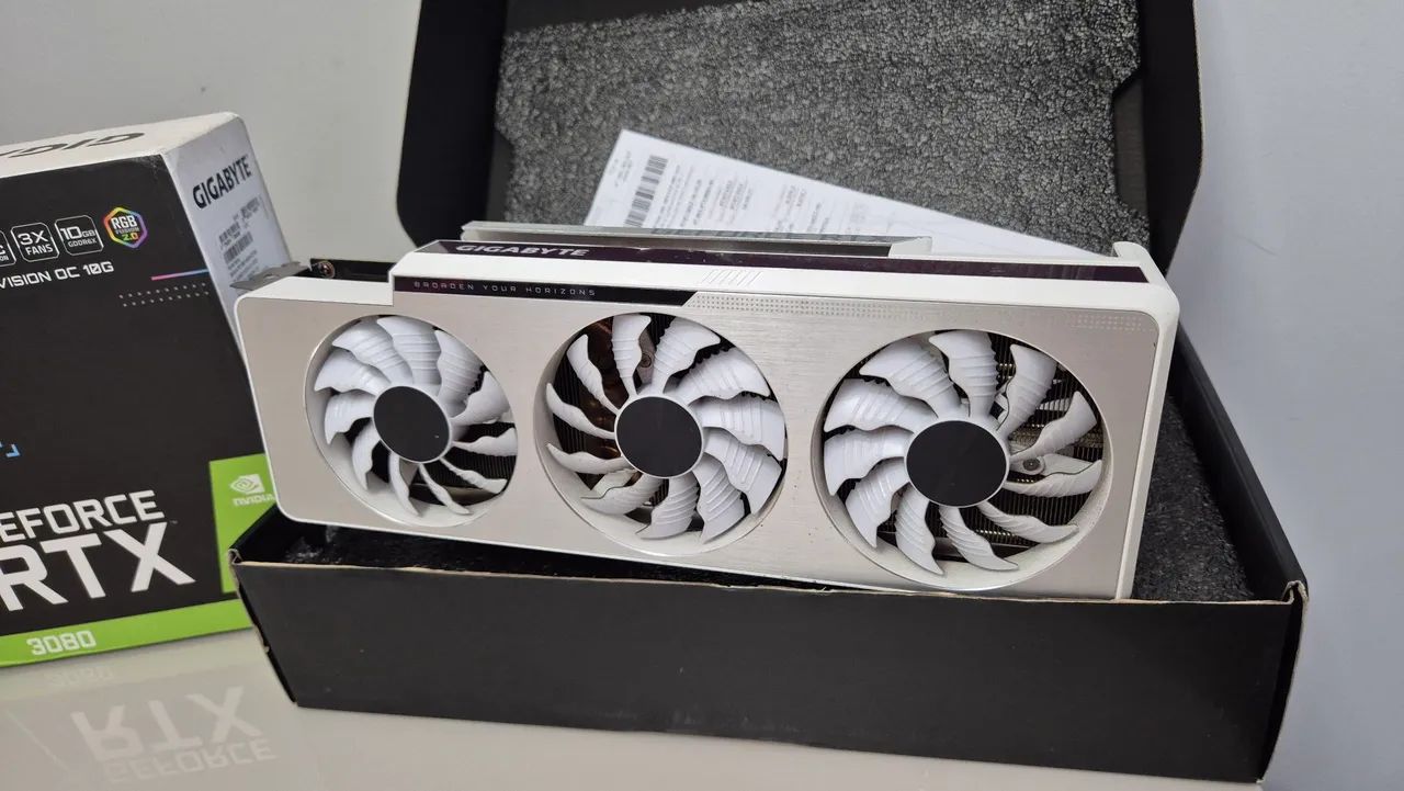 RTX 3080 10GB VISION GIGABYTE*** Leia