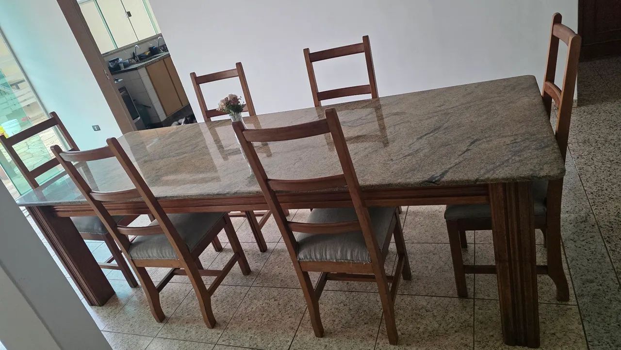 Vendo conjunto de mesa madeira maciça  - Foto 3