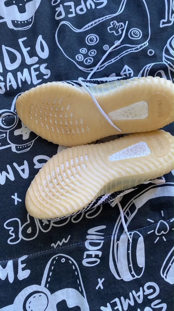 Tênis adidas Yeezy Boost 350 V2 "Zebra"  - Foto 2