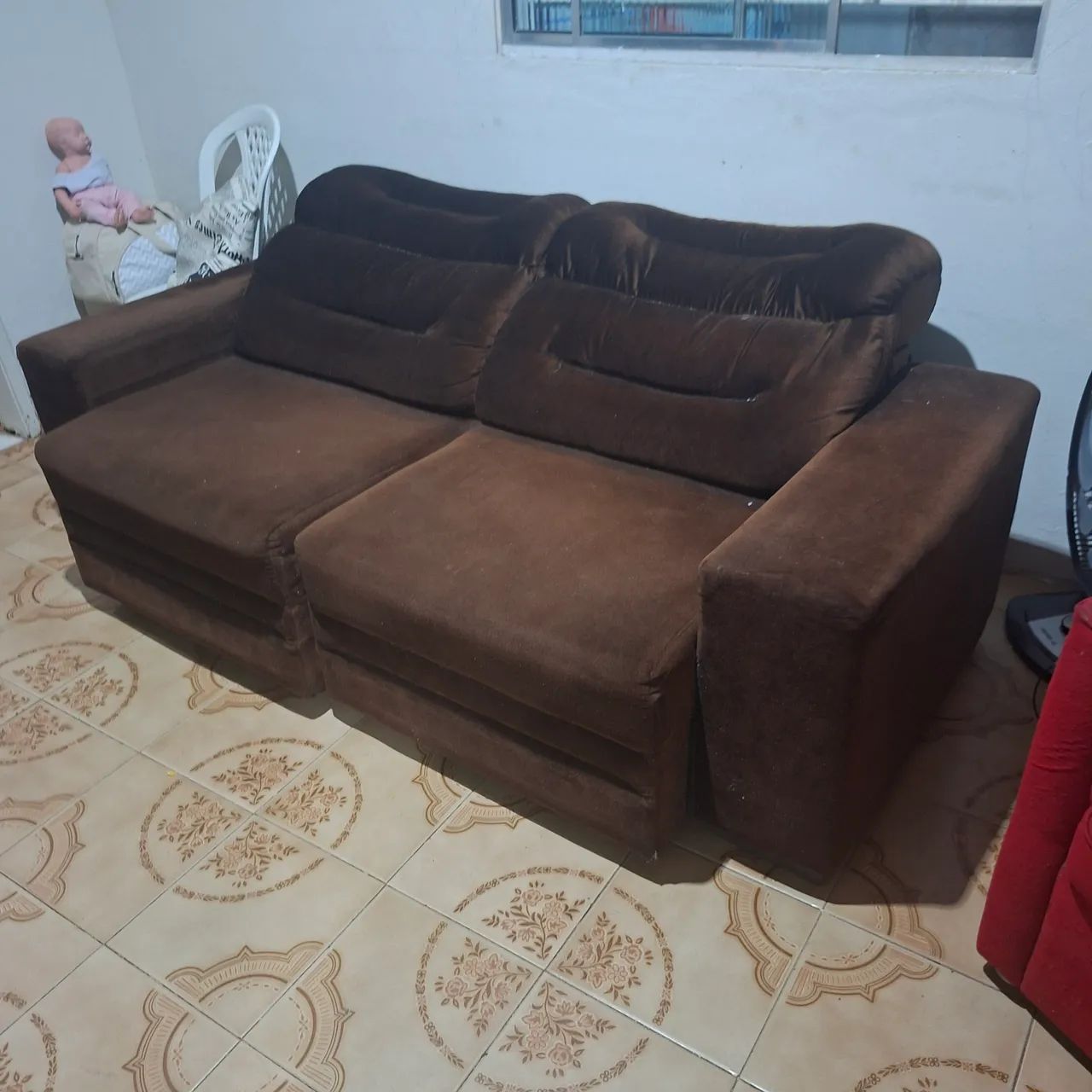 Sofá de dois lugares..