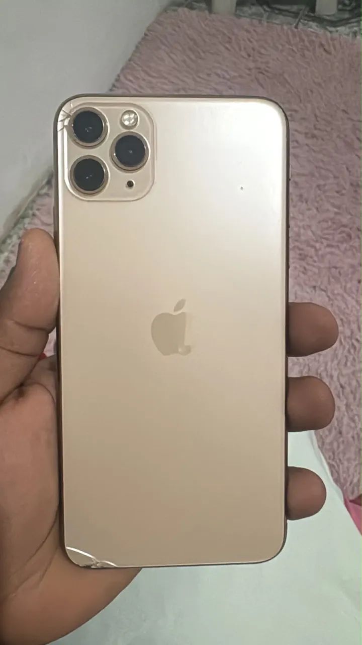 Vendo ou troco iPhone 11 Pro Max  - Foto 2