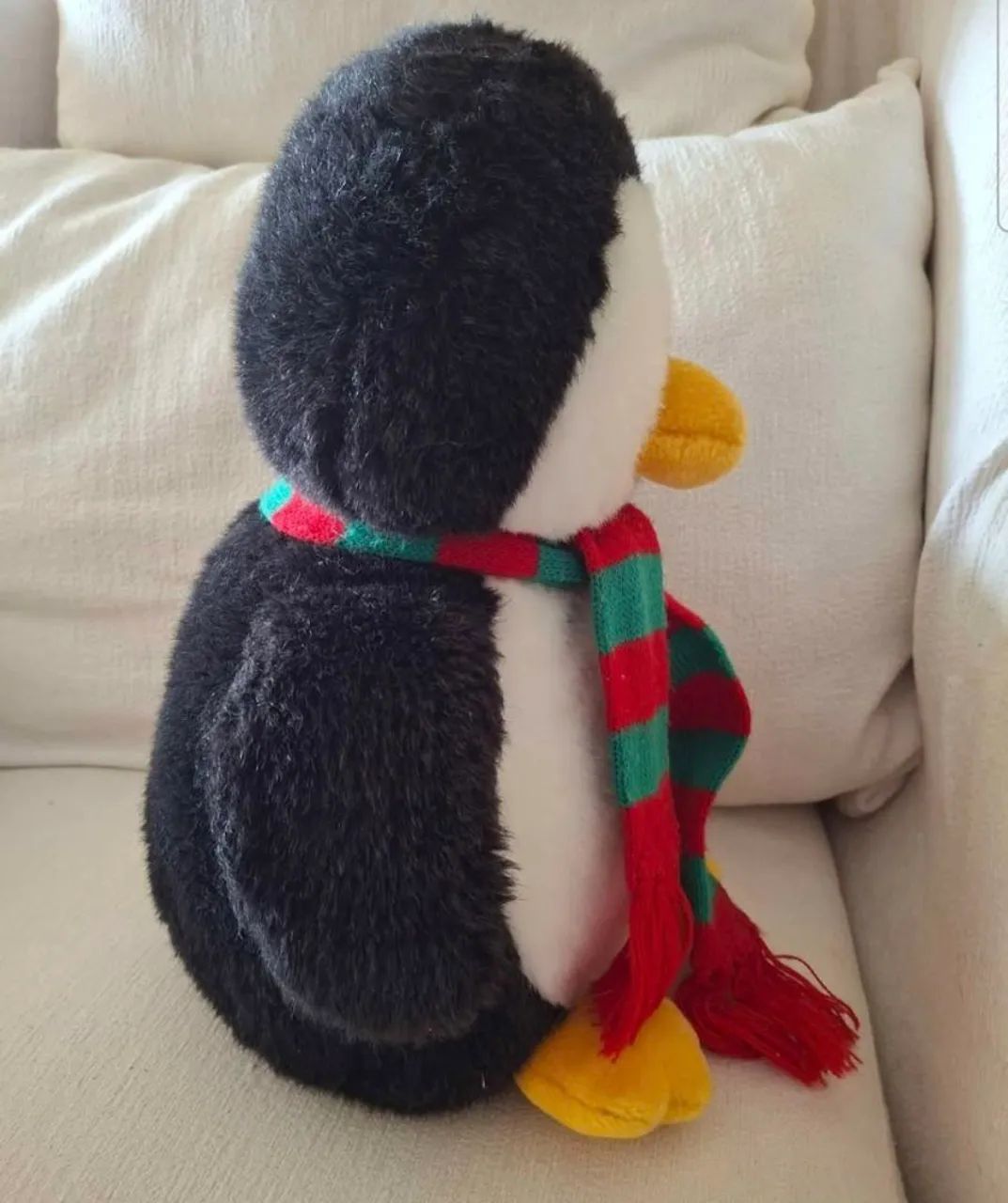 Pinguim de Pelúcia com Cachecol - 35 cm - Foto 3