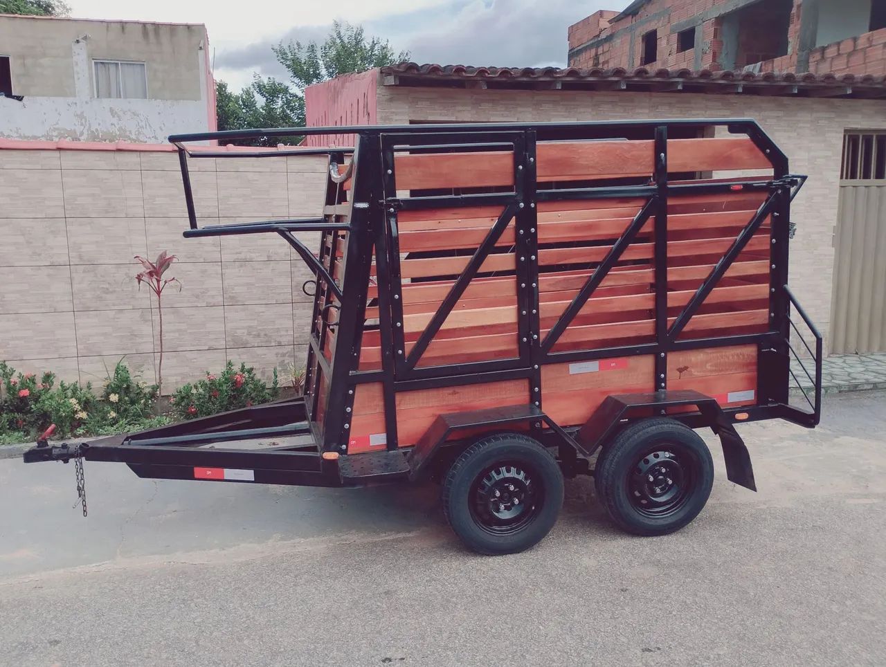 Vendo ou troco reboque  para transporte de animais. - Foto 2