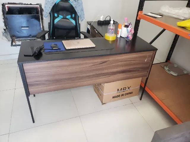 Mesa de Recepção em L 1,30 x 1 x 0,70- em Bom estado de conservação