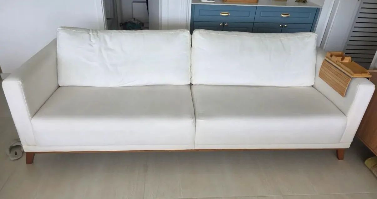 Sofá 4 lugares bege bem claro