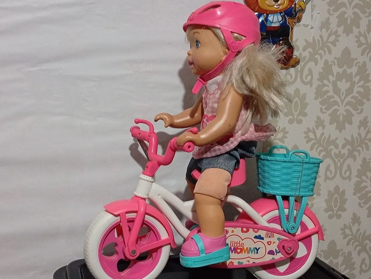 Boneca Little Mommy com bicicleta - Foto 2