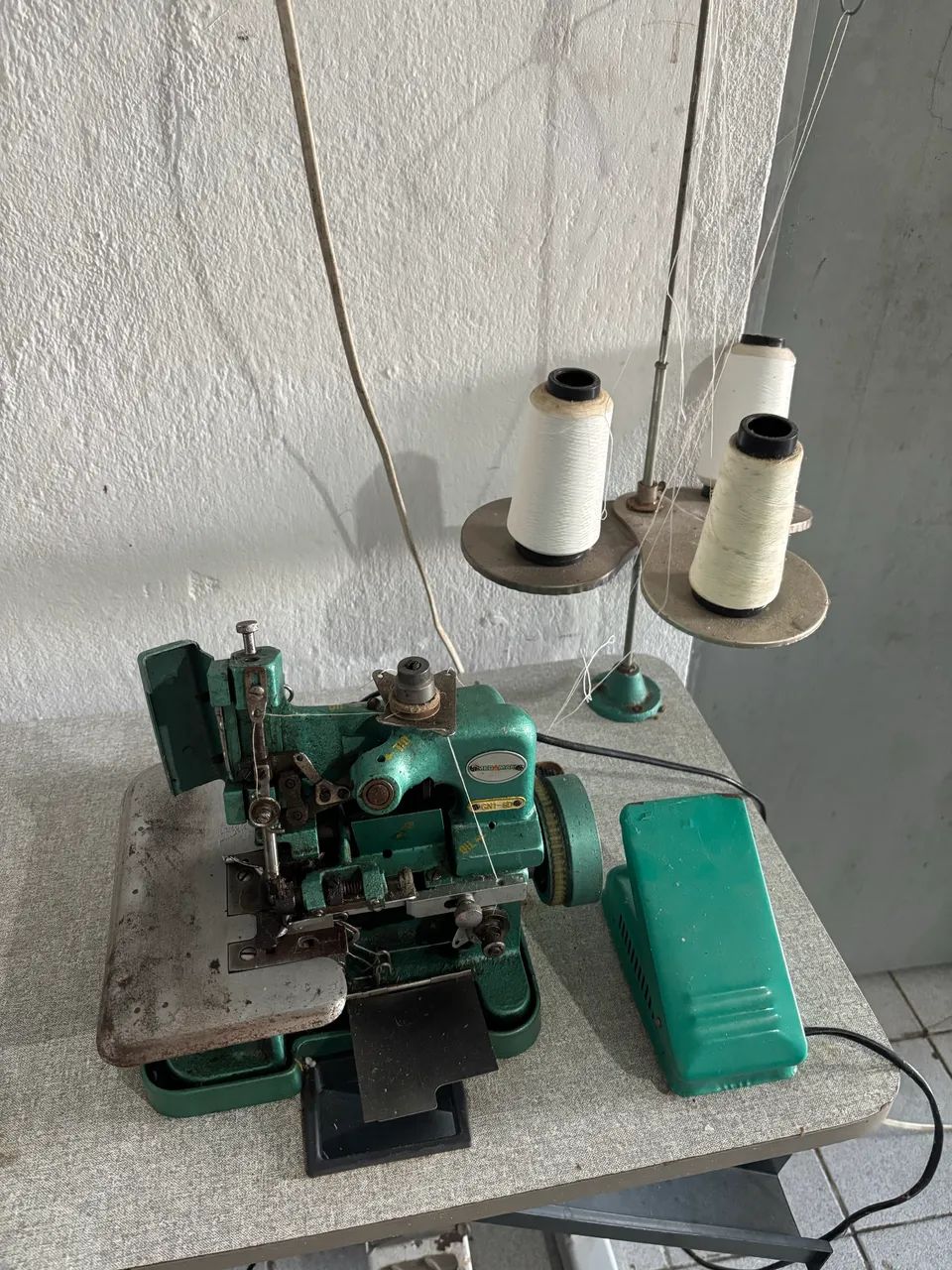 Máquina overlock - Foto 2