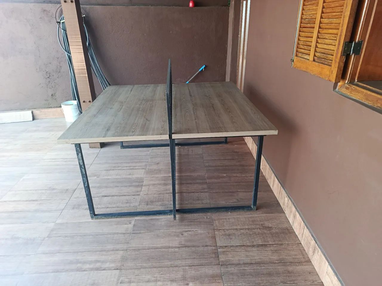 Vendo ou troco mesa com tampo de MDF