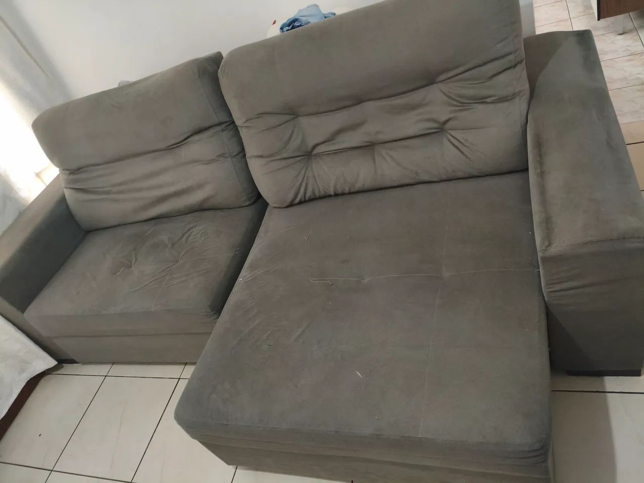 Sofá 4 lugares retrátil e reclinável 