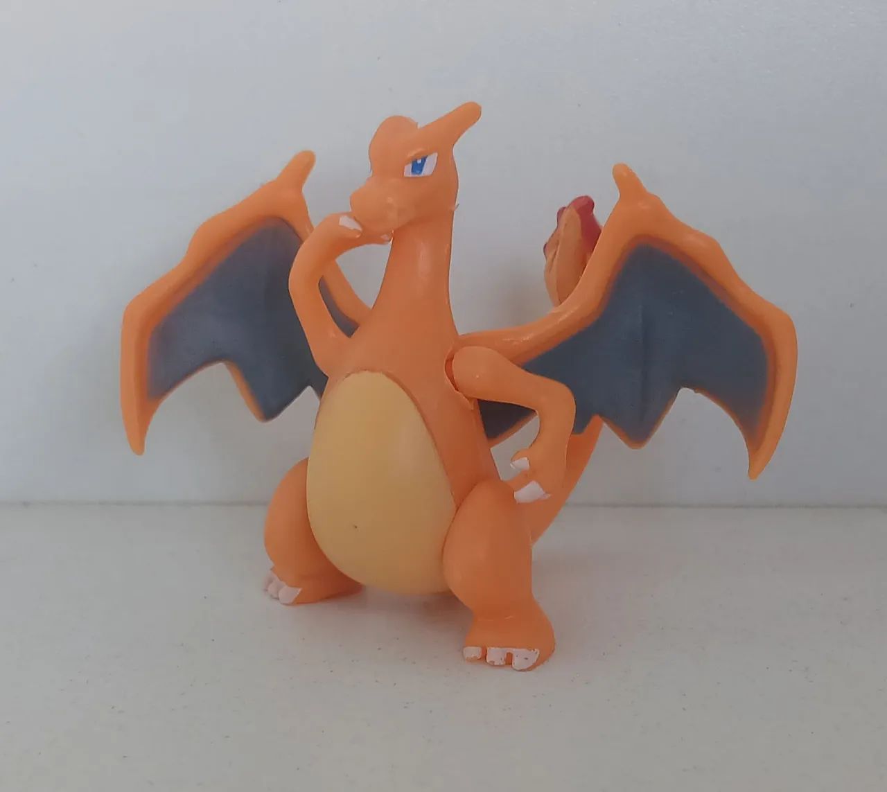 BONECO ACTION FIGURE MINIATURA POKEMON CHARIZARD