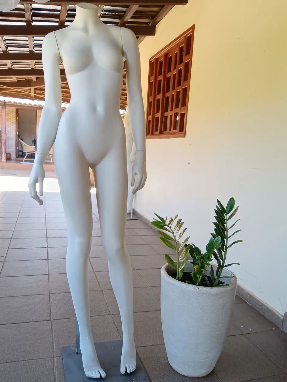 MANEQUINS FEMININO E MASCULINO COM BASE - R$ 500 O PAR - Foto 2