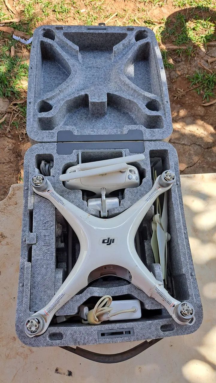 Drone dji phantom 4 para conserto ou retirada de peças 
