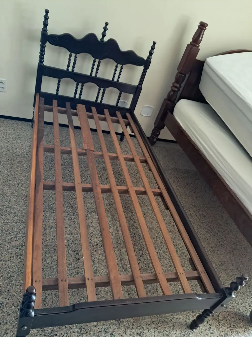 CAMA  SOLTEIRO TODA EM MADEIRA  - Foto 3