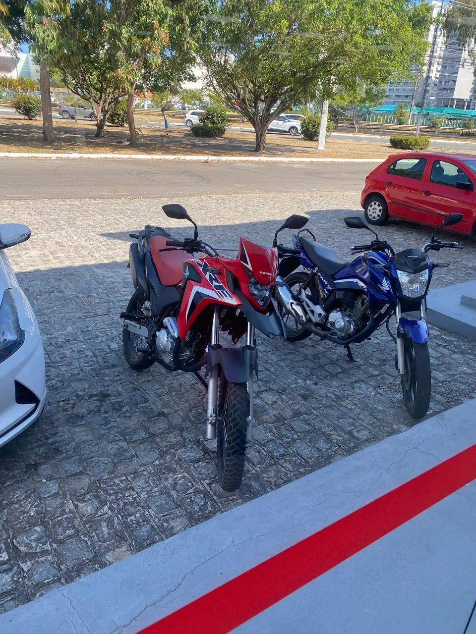 Vendo Xre muito conservada. 
