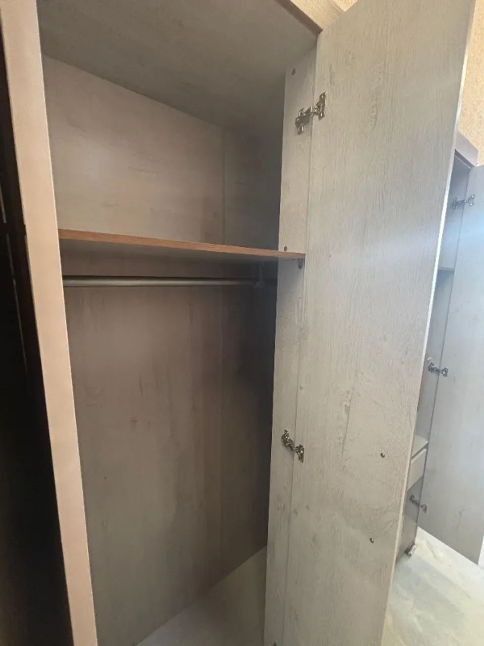 Mais Espaço e Praticidade com o Guarda-Roupa Petrópolis 8 Portas e 2 Gavetas Montado Sem C - Foto 4