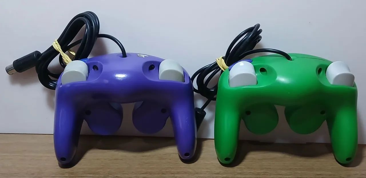 Par controle com fio gamecube e wii roxo e verde (sem teste) - Foto 4