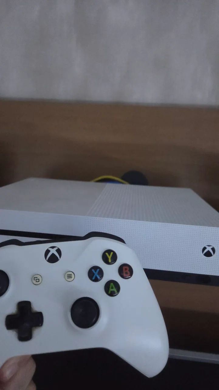 XBOX ONE S 500GB + 2 CONTROLES ORIGINAIS - Foto 3