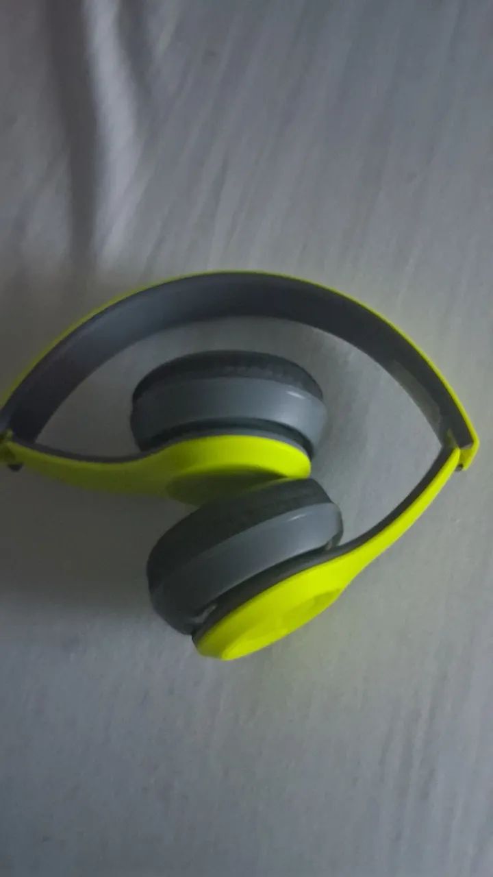 Fone de ouvido Verde.