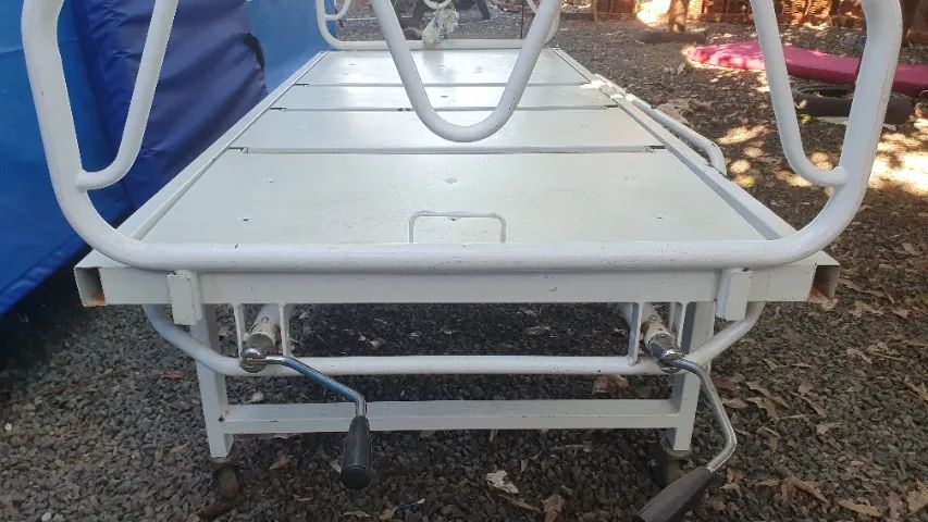 Cama branca manual hospitalar, 2 movimentos