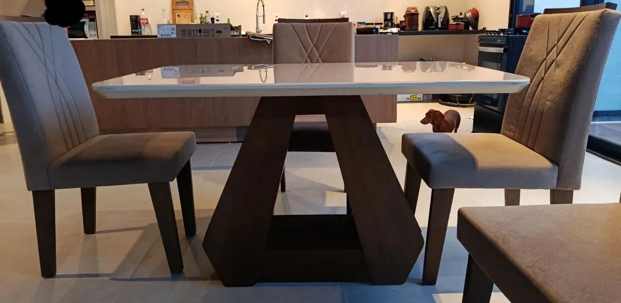 Mesa tampo de vidro com 4 cadeiras