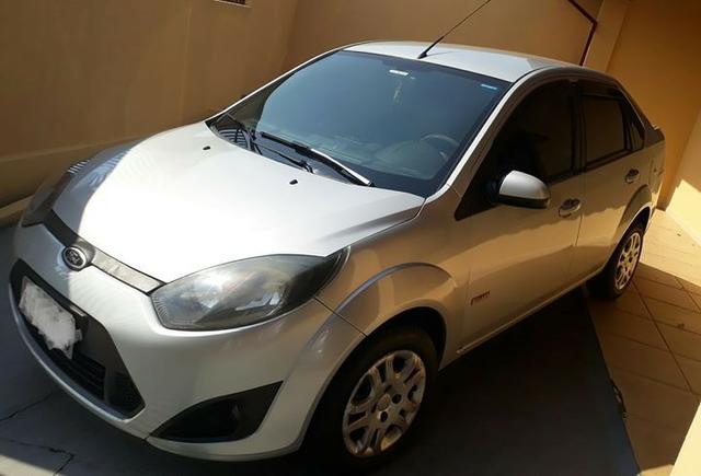 Fiesta Sedan 1.0 Class - Completo - 2011/2012 troco por carro ou moto