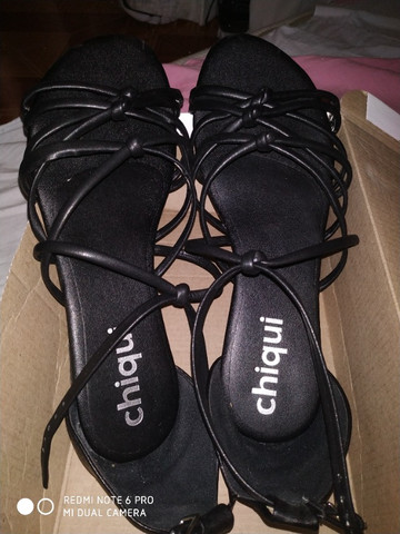sandalia marca chiqui