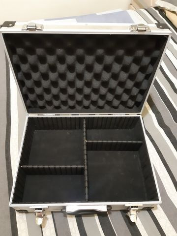Maleta em alumínio para drones, notebook, etc.