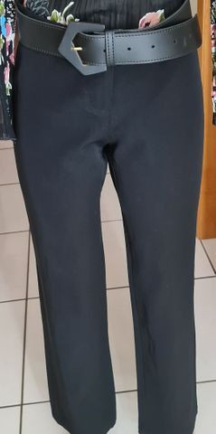 Calça preta alfaiataria linda! Tam 38.