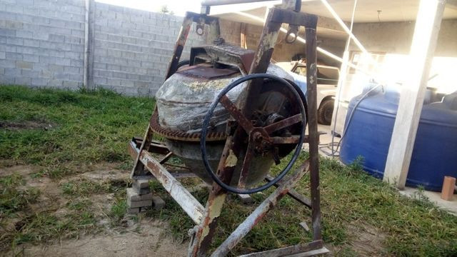 Betoneira 600 litros