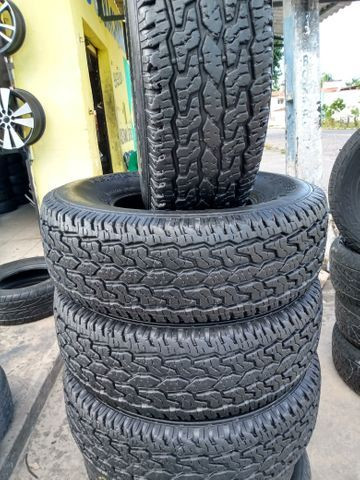 Vendo jogo de vc pneus semi novos 255/75/15