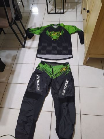 Equipamentos de motocross (Bota, Colete e roupa)