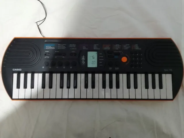 Teclado Infantil Casio Preto e Laranja - SA-76