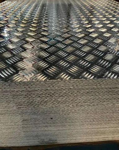 Chapa de alumínio xadrez Antiderrapante 2000x1000x1.20mm