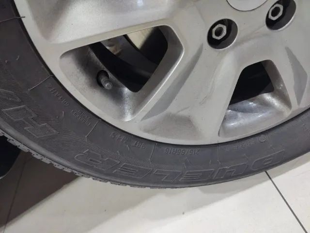 Jogo com 4 pneus originais Duster - Bridgestone Dueler H/T - aro 16 - Foto 2
