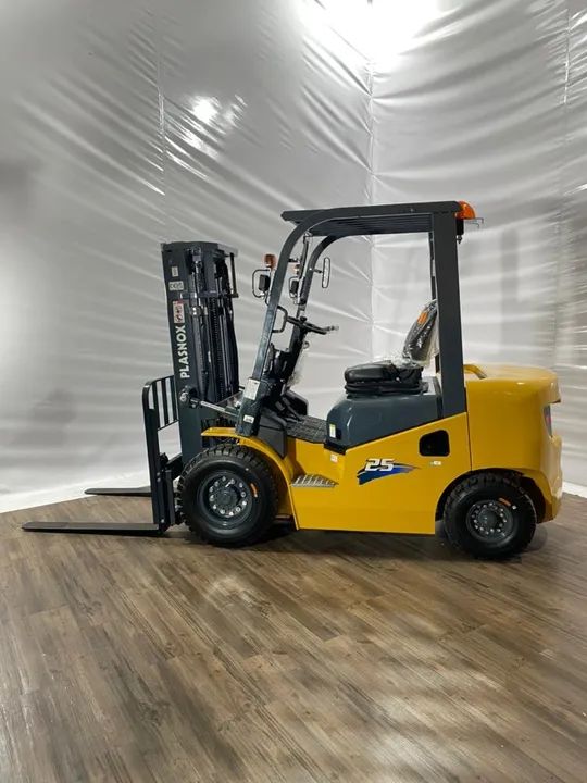 Empilhadeira Plasnox| Nova| 2.500kg| Diesel | Torre 3mts
