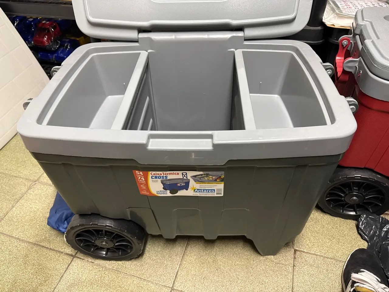 Caixa Térmica cross 54 Litros com rodinha 