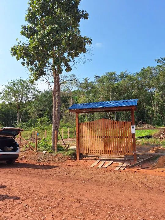 Sítio com portão de madeira e área verde - Foto 7