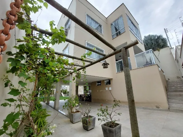 Casa Duplex 03 quartos e uma suíte, com excelente localização no bairro Mário Giurizatto