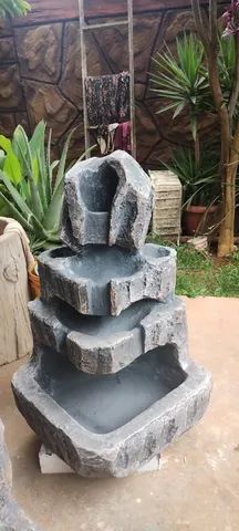 Linda cascata decorativa para jardim