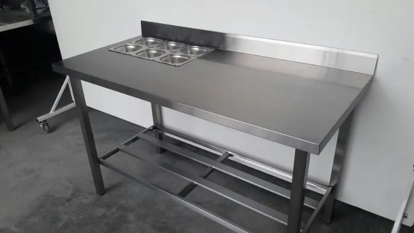 Mesa industrial para cozinha - em inox - com condimentadora embutida - Foto 2