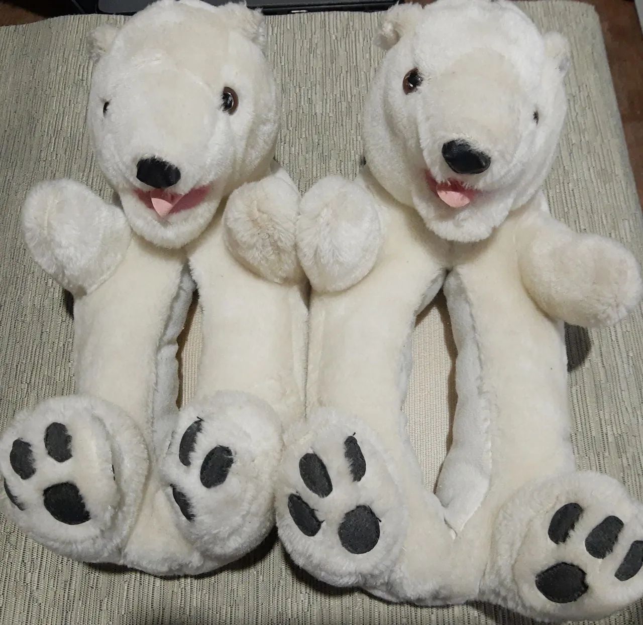 Chinelos de Pelúcia Urso Polar