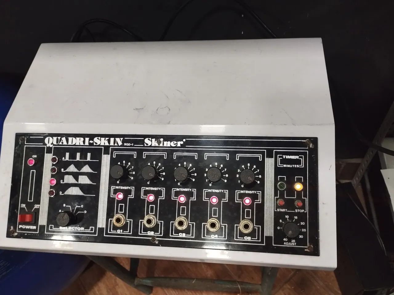 Aparelho de Eletroestimulação Muscular Quadri-Skin 500-1