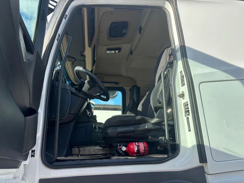 Mercedes-Benz Actros 2651 510 6x4 2022/2023 - Foto 8