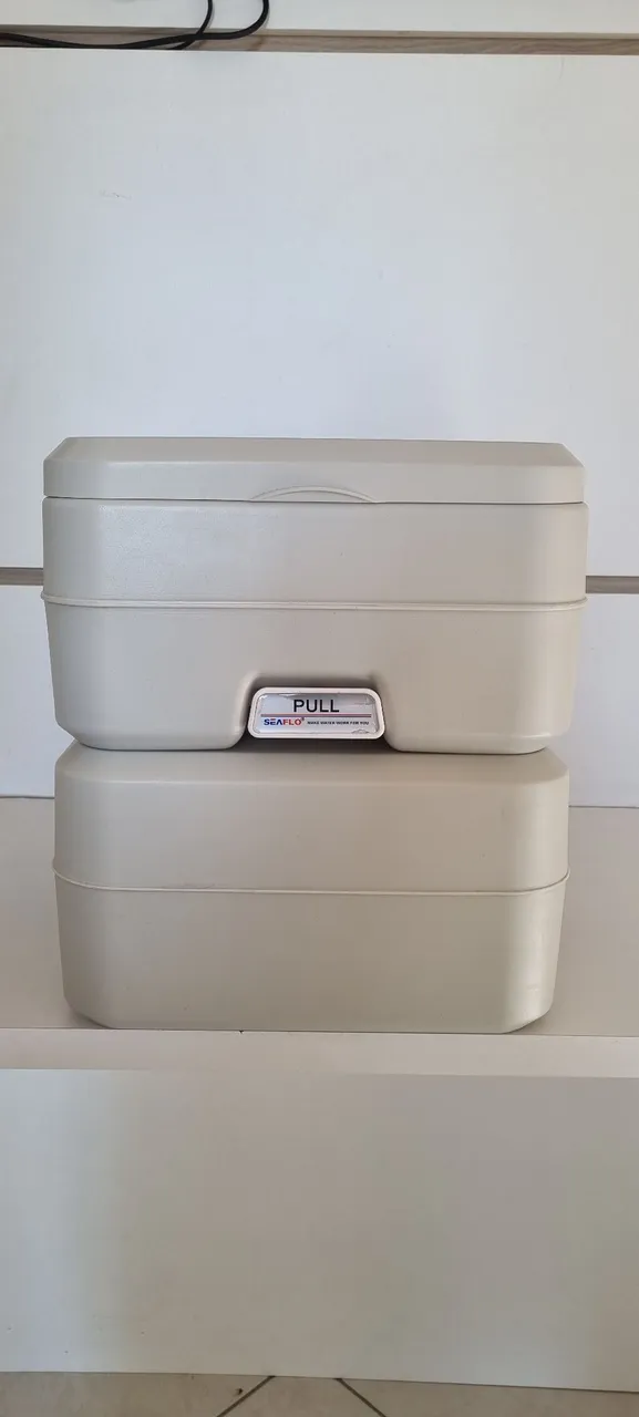 Sanitário Portátil SEAFLO - Ideal para Acampamentos e Viagens