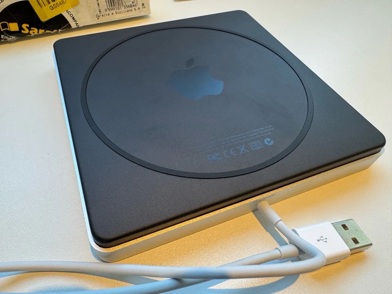 Apple USB SuperDrive Leito de CD/DVD - MD564BE/A (Seminovo) - Foto 5