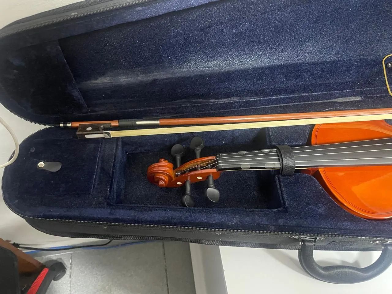 Violino semi novo ,pouco usado 270